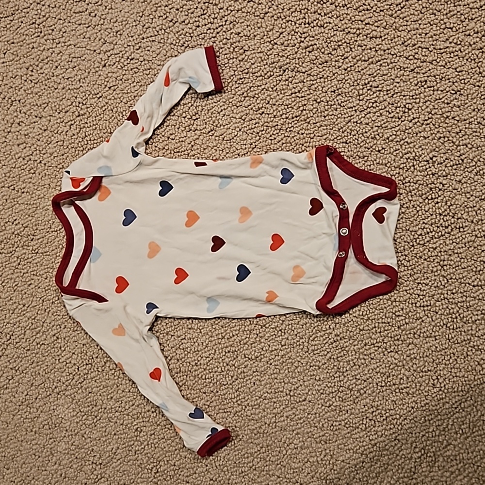Kyte Baby Longsleeve Bodysuit in Hearts 3-6 Months